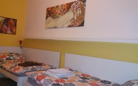 Geräumige zentrumsnahe Altbauwohnung